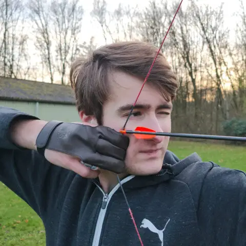 How to aim a bow