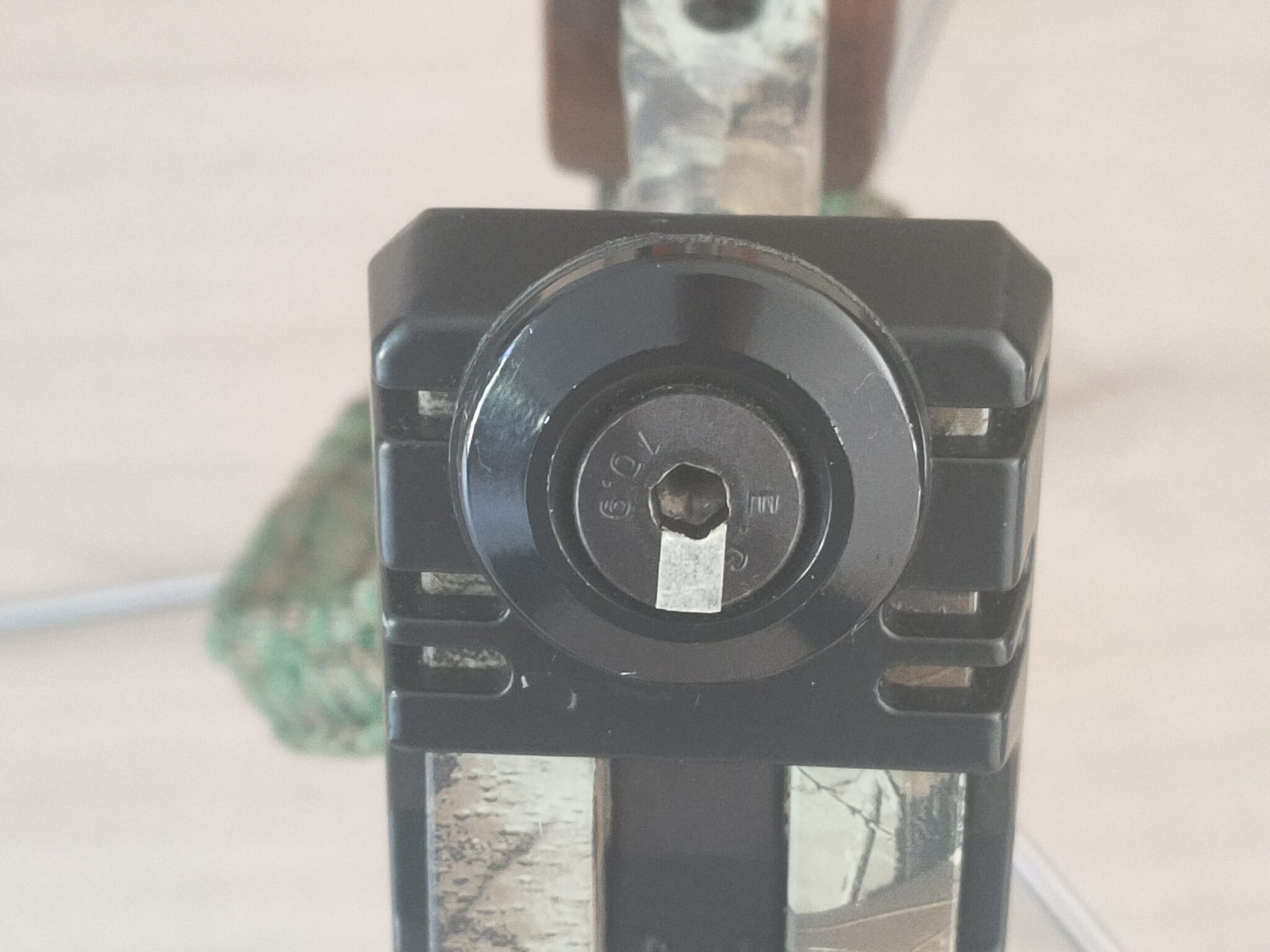 How to adjust the draw weight of a compound bow